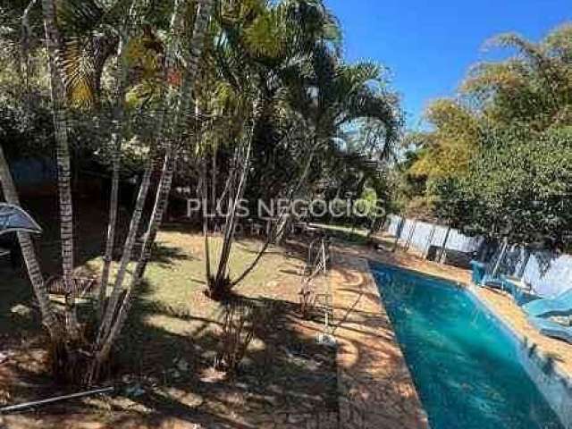 Chácara à Venda ou Troca na Vila Helena, Sorocaba: 2.000m² com Piscina e Nascente, Perto do Centro