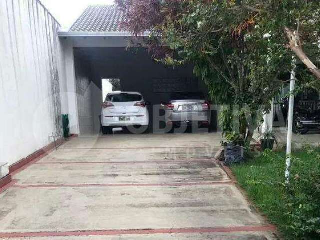 Belíssima casa no Bairro Roosevelt em Uberlândia