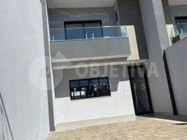 Excelente Casa estilo sobrado no Bairro Santa Rosa em Uberlândia