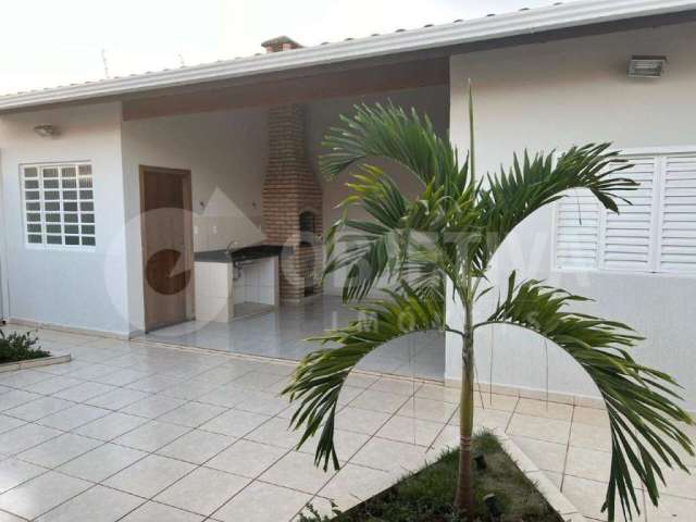 Excelente Casa a venda no Bairro Custódio Pereira - Espaçosa, Reformada e Bem Localizada em Uberlândia