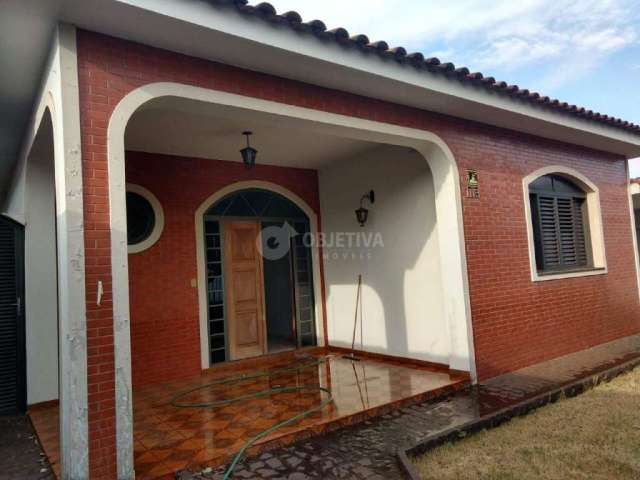 Excelente casa comercial no bairro Aparecida para aluguel