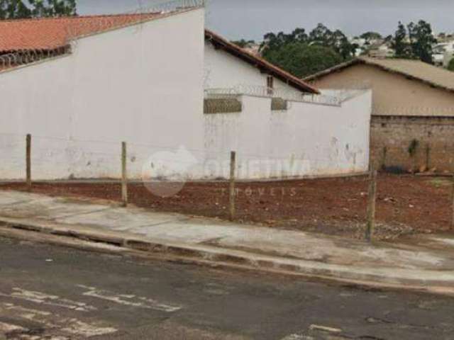 Ótimo terreno de esquina localizado no bairro Cidade Jardim