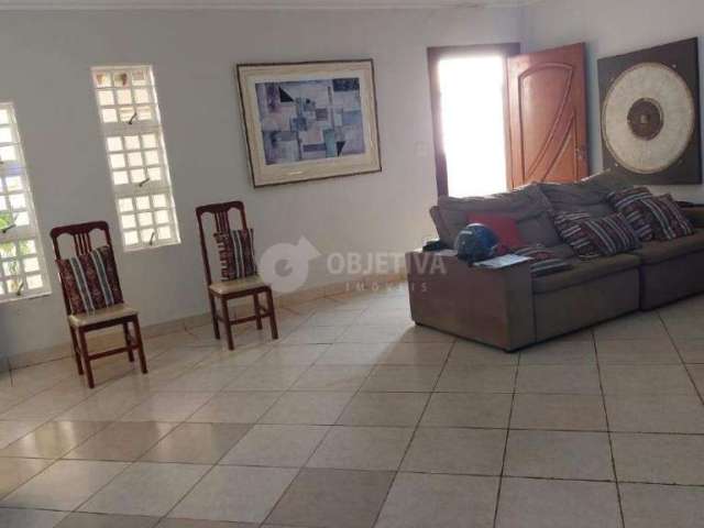 Ótima casa no bairro Lidice em Uberlândia disponível para venda