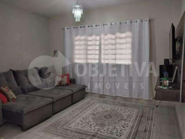 Excelente casa no Bairro Minas Gerais em Uberlândia.