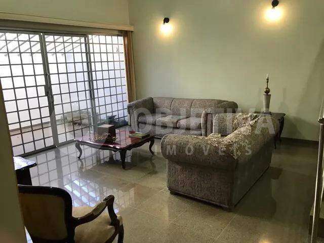 Excelente casa a venda no Bairro Saraiva em Uberlândia