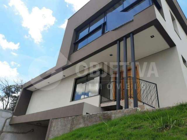 Casa estilo sobrado à venda no Bairro City Uberlândia (Jardim Karaiba) em Uberlândia