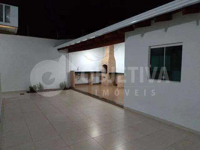 Excelente casa a venda no Bairro Jardim Holanda em Uberlândia