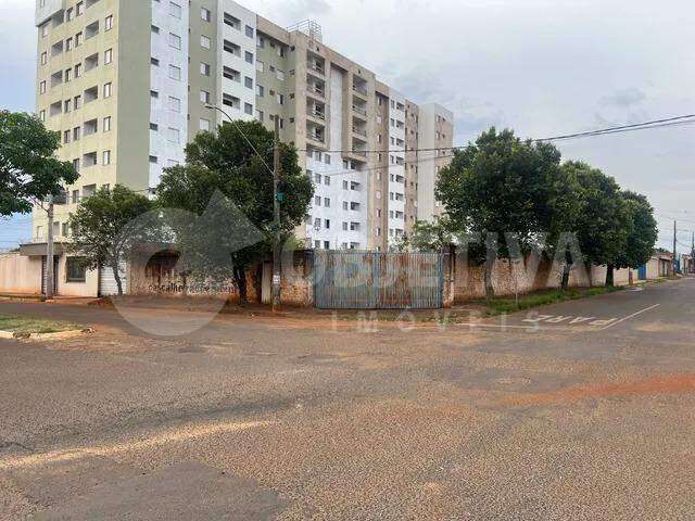 Excelente área de esquina a venda no bairro Santa Monica em Uberlândia