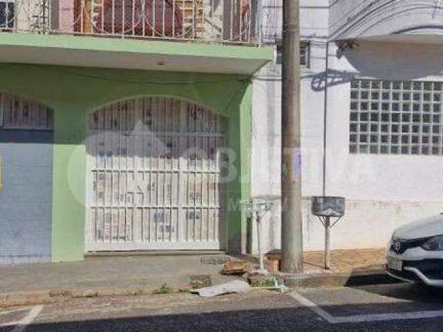 Apartamento térreo e cômodo comercial no centro para aluguel