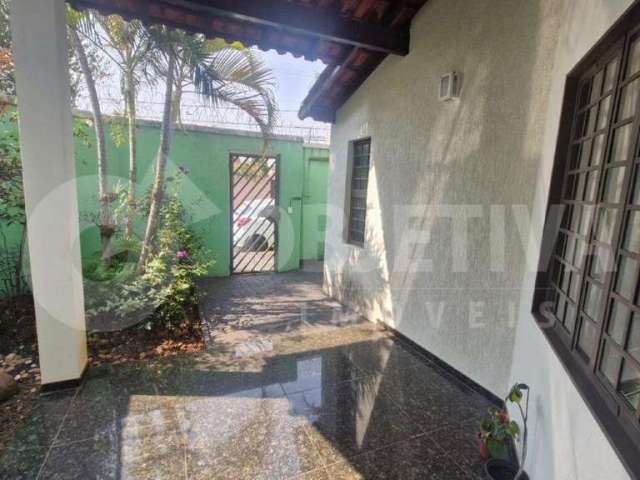 Excelente casa no bairro Santa Monica região do jardim finotti em Uberlândia para aluguel