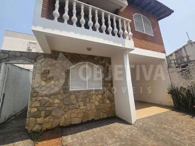 Casa estilo sobrado em ótima localização do bairro Umuarama disponível para aluguel