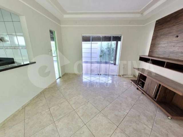 Casa para aluguel, 3 quartos, 1 suíte, 4 vagas, JARDIM PATRICIA - UBERLANDIA/MG