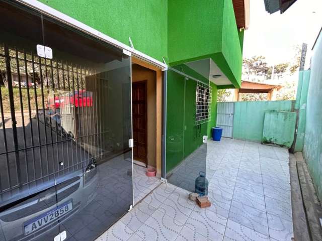 Terreno de esquina comercial, contendo 1 sobrado e 1 casa de madeira - Santa Cândida