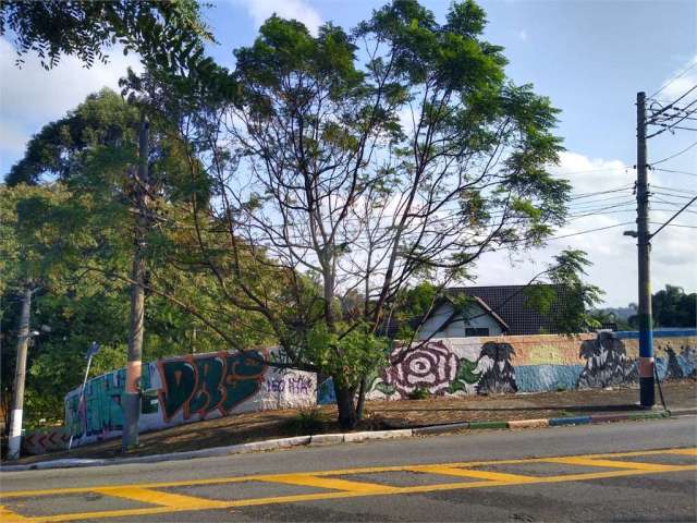 Terreno à venda em Alto De Pinheiros - SP