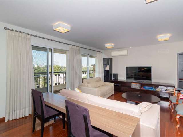 Apartamento em Alto de Pinheiros 220 mts 4 dormitórios, 2 suítes, lazer de clube
