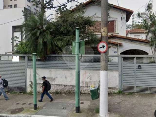 Casa com 6 quartos à venda ou para locação em Perdizes - SP