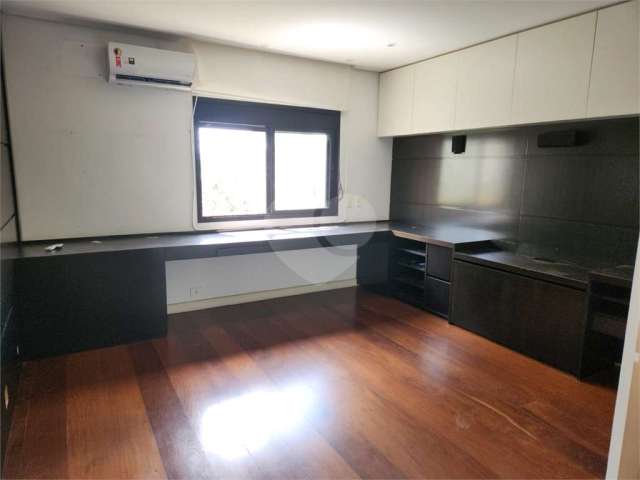 Apartamento com 3 quartos à venda em Alto De Pinheiros - SP