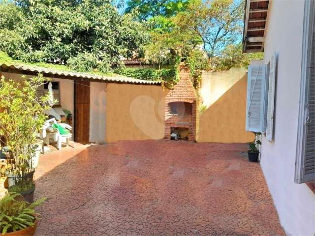 Casa térrea com 3 quartos à venda em Caxingui - SP