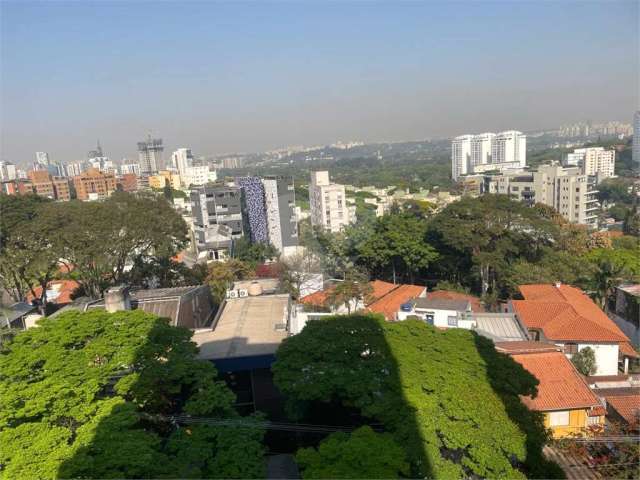 Apartamento com 3 quartos à venda ou para locação em Pinheiros - SP