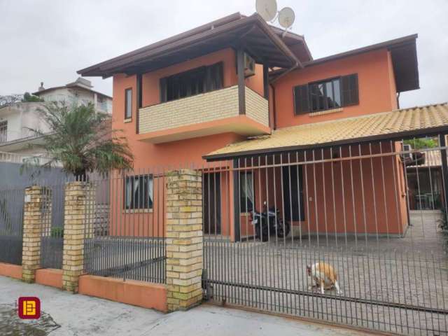 Casa Residencial em Centro