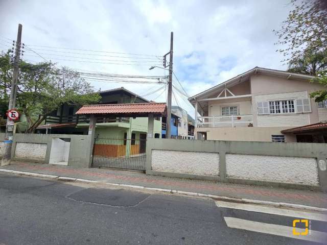 Casa Residencial em Armação Do Pântano Do Sul