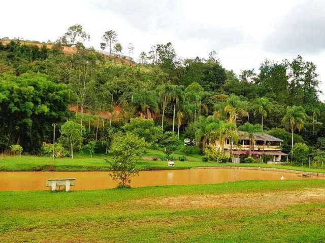 Um lago… sonho de muitos realização de poucos!!! Este pode ser seu!! 27.000 m²