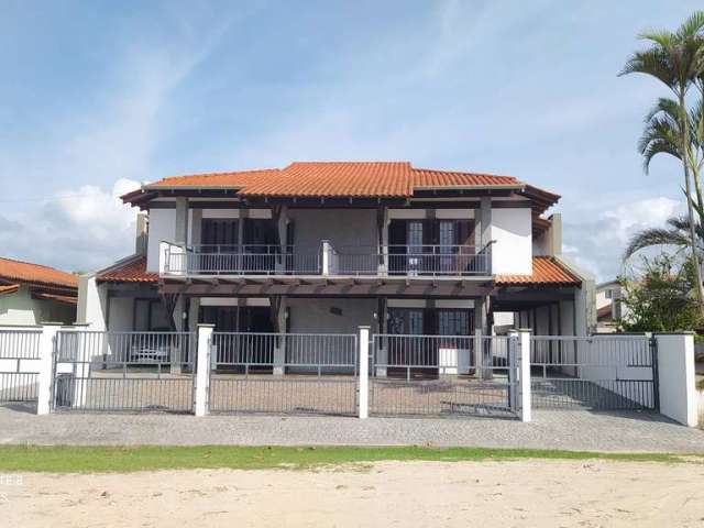 Magnífico sobrado de frente para o mar, a venda no baln. uirapuru/itapoá-sc