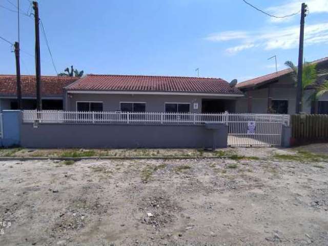 Casa com piscina e próxima do mar para locação pôr diária, na barra do saí