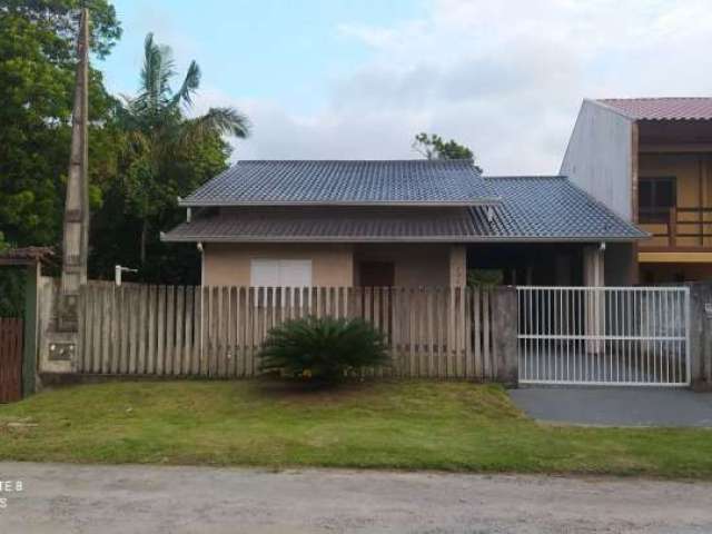 Belíssima casa próxima do mar, a venda no balneário princesa do mar/itapoá