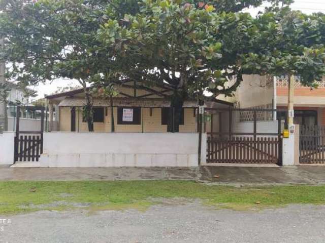 Casa aconchegante próxima do mar, para locação pôr diária, em itapoá-sc