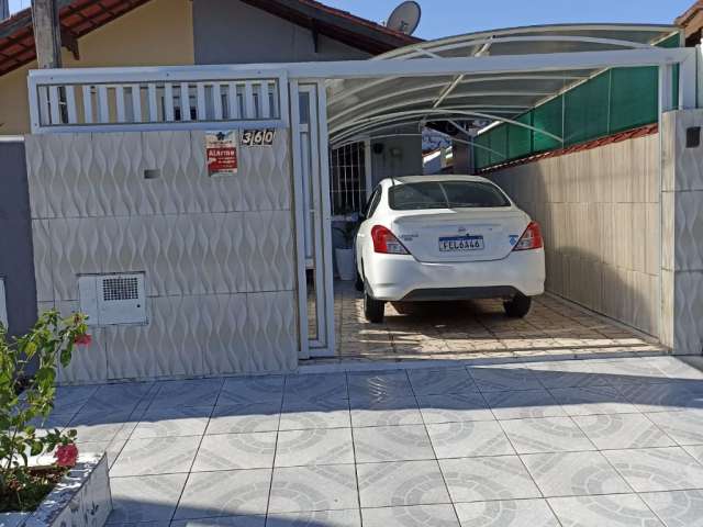 Linda Casa com 2 dormitorios e Churrasqueira