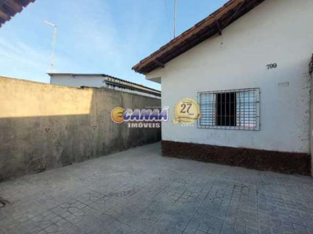 Casa com 2 quartos à venda na Av. Monteiro Lobato, 10.374, Balneário Itaguaí, Mongaguá, 71 m2 por R$ 200.000