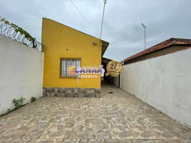 Casa com 2 quartos à venda na Av. Monteiro Lobato, 10.374, Balneário Itaguaí, Mongaguá, 70 m2 por R$ 238.000