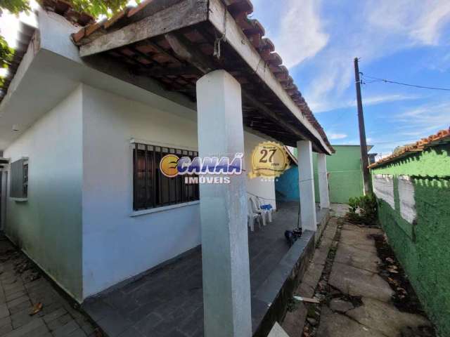 Casa com 2 quartos à venda na Av. Monteiro Lobato, 10.374, Balneário Regina Maria, Mongaguá, 34 m2 por R$ 230.000