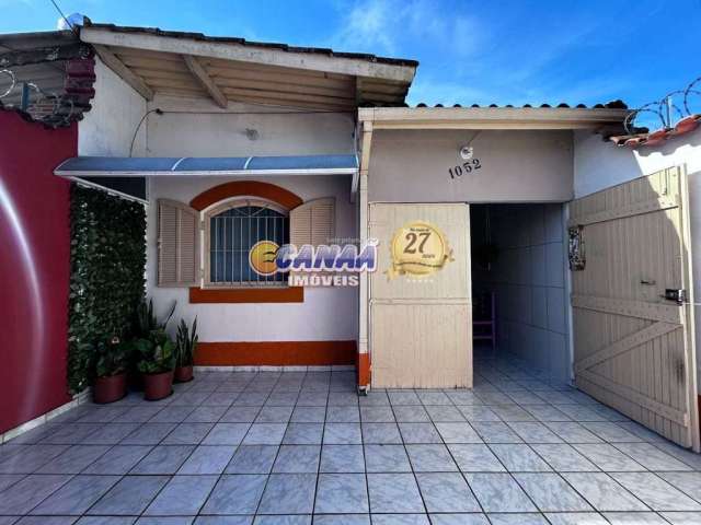 Casa com 2 quartos à venda na Av. Monteiro Lobato, 10.374, Balneário Itaguaí, Mongaguá, 78 m2 por R$ 240.000