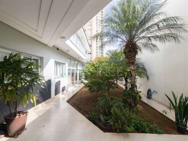 Casa Assobradada de 550 m² para Locação e Venda - Segurança, Conforto e Lazer Completo!