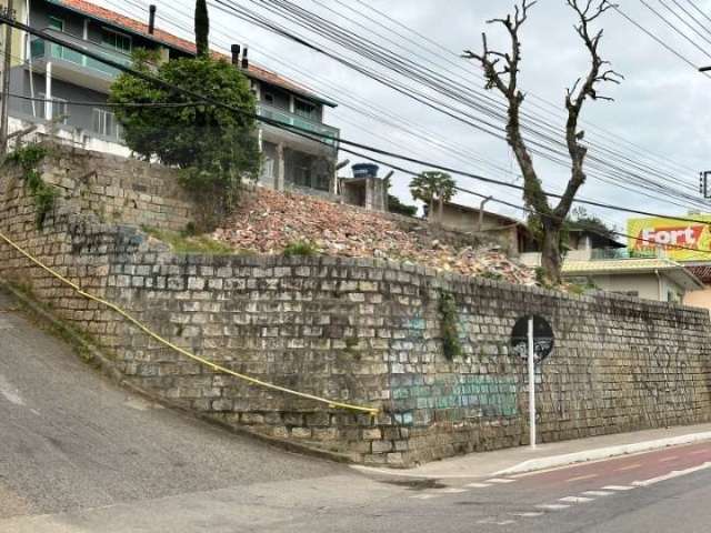 Terreno à Venda na Costeira do Pirajubaé, Florianópolis!