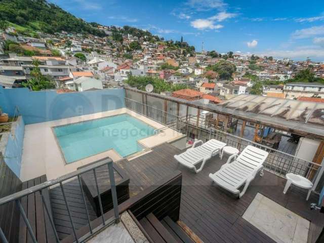 AGRONÔMICA - Casa à venda com 4 quartos (suíte), piscina em Florianópolis, SC