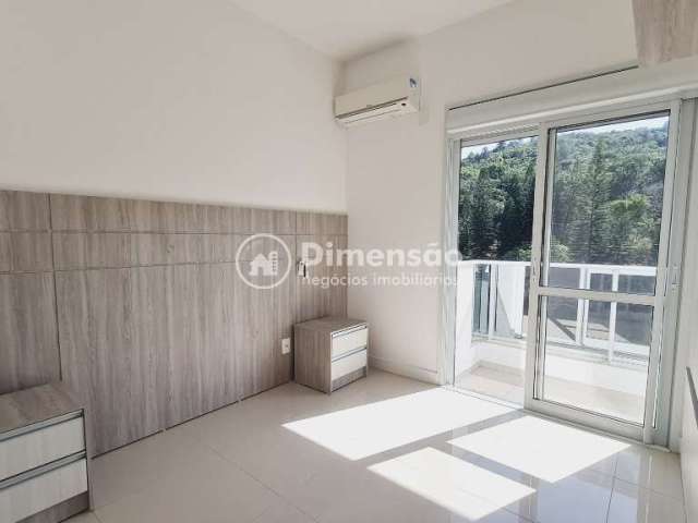 Apartamento de 2 dormitórios com vista para o verde.