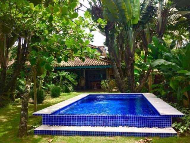 Casa pé na areia com piscina na praia de Camburi em São Sebastião