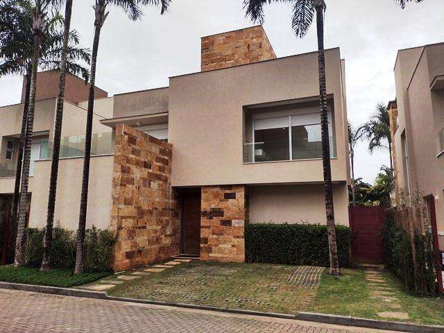 Casa com 5 suites e piscina na praia da Baleia em São Sebastião