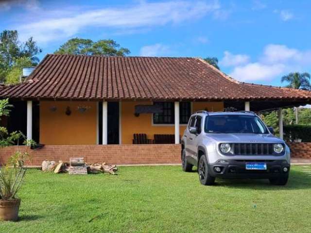 Chácara com piscina em Taiaçupeba