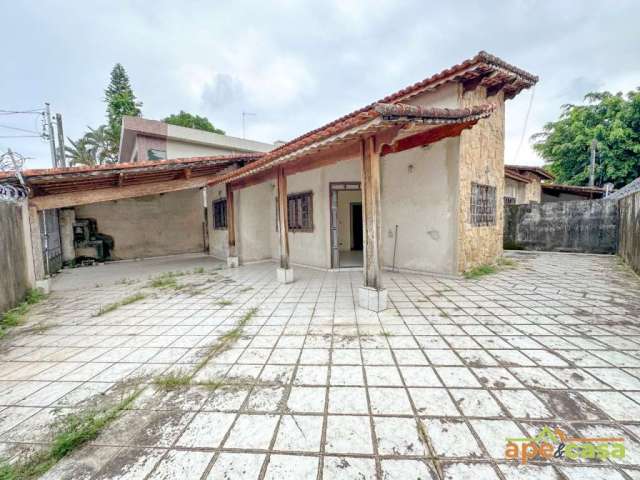 Casa para reforma no canto do forte