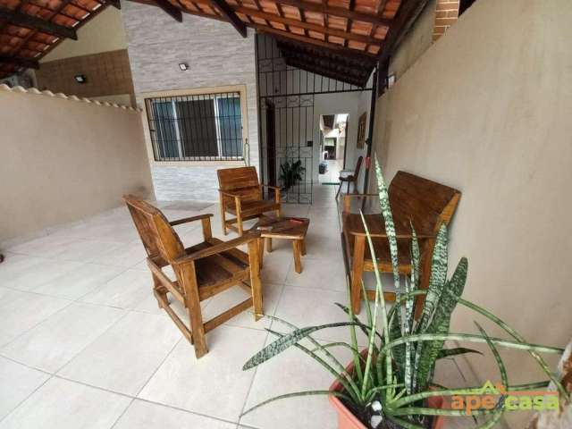 Casa com 2 Dormitórios, Suíte, Amplo Quintal