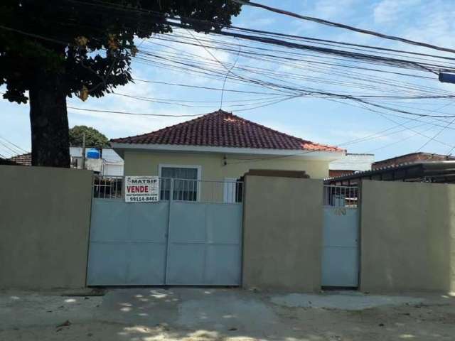 Casa para Venda em Rio de Janeiro, Campo Grande, 3 dormitórios, 1 banheiro, 2 vagas