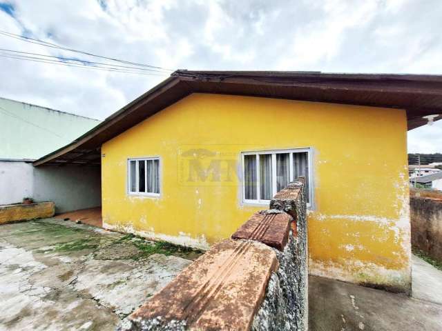 Terreno com 3 casas no Jardim Karla, Pinhais