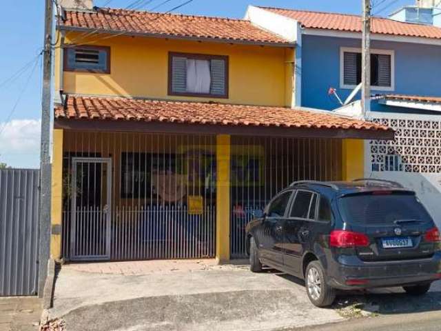 Sobrado 3 dormitórios no bairro Santa Cândida em Curitiba