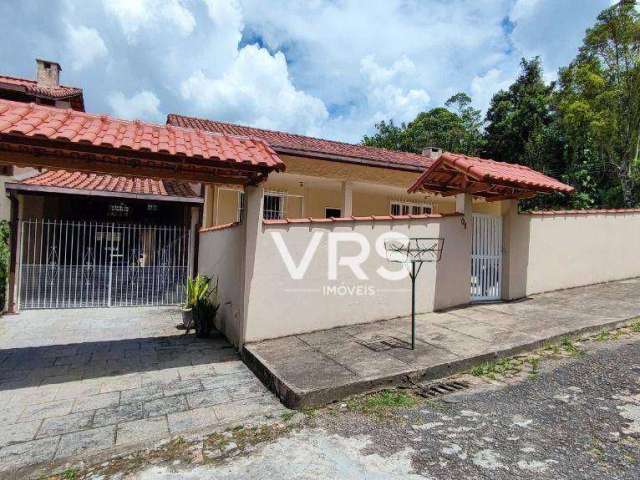 Casa com 3 dormitórios à venda, 144 m² por R$ 730.000,00 - Carlos Guinle - Teresópolis/RJ