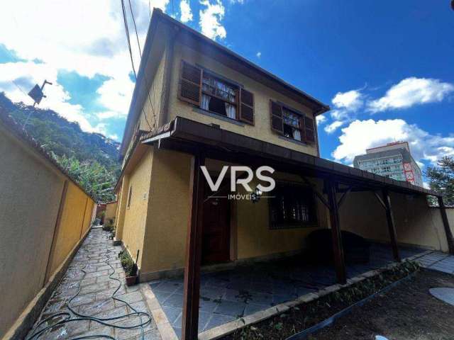 Casa com 4 dormitórios à venda, 255 m² por R$ 870.000,00 - Agriões - Teresópolis/RJ