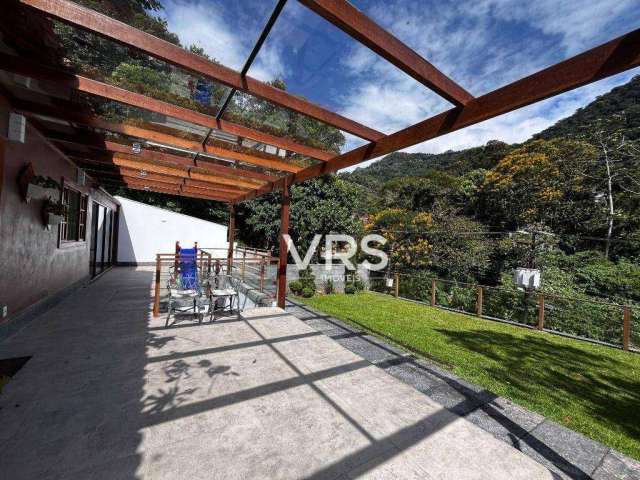 Casa com 3 dormitórios à venda, 230 m² por R$ 1.630.000,00 - Comary - Teresópolis/RJ